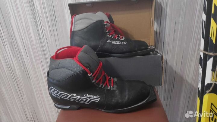 Беговые лыжи с ботинками и палками