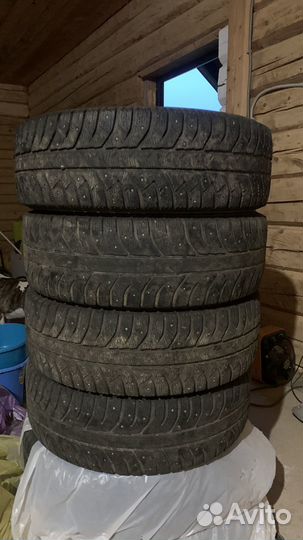 Bridgestone Ice Cruiser 7000 215/65 R16 98