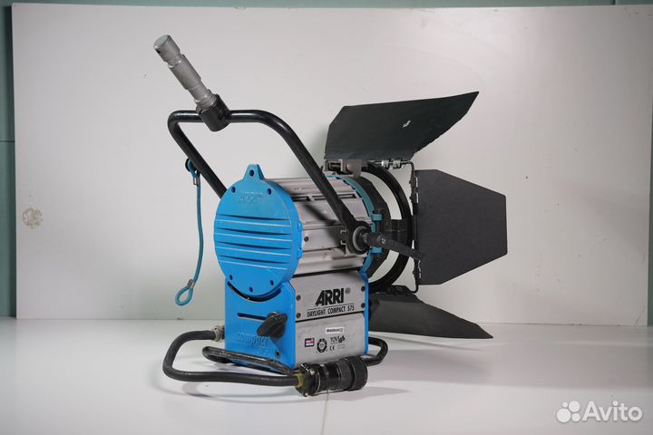 Прибор постоянного света arri HMI 575W