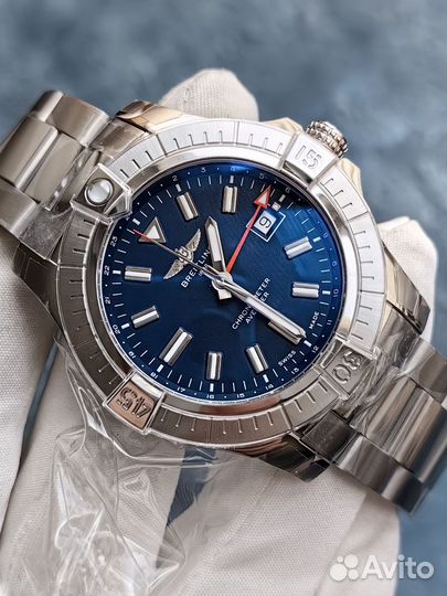 Breitling Avenger GMT 45