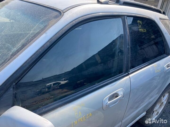 Стекло двери переднее левое Subaru Impreza GG2