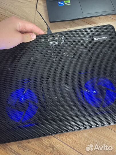 Охлаждающая подставка для ноутбука