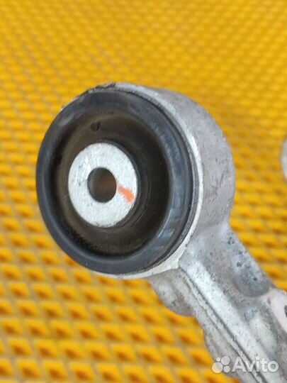 Рычаг подвески верхний передний правый Mercedes Ml