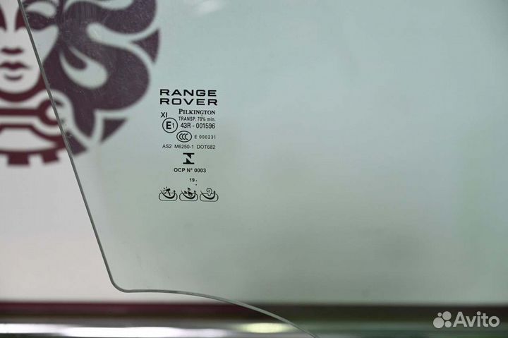 Стекло двери переднее правое Land Rover Sport L494