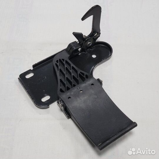 Крюк капота Audi A8 D3