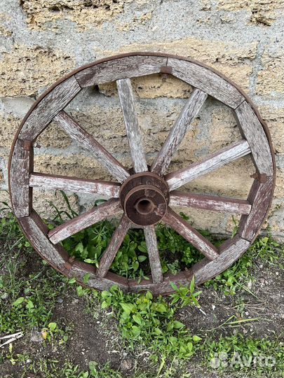 Колесо от деревянной телеги