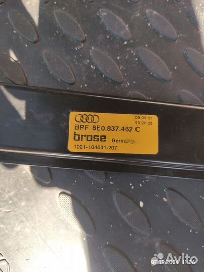8e0837462c новый стеклоподъёмник прав. ориг. Audi