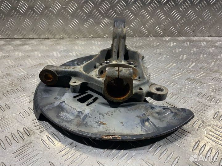 Кулак передний правый Subaru Outback BS