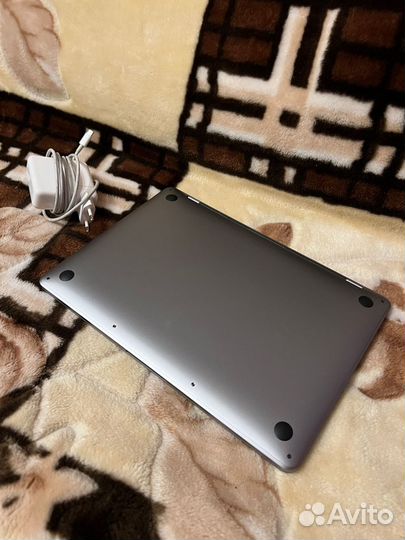 Apple MacBook Pro 13 Mid 2020 i5/512gb touch bar