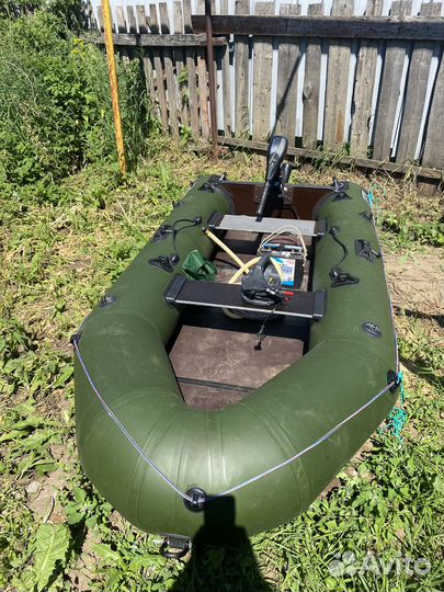 Продам лодку с мотором