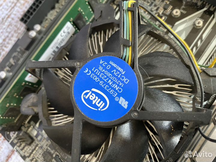 Материнская плата с процессором и памятью