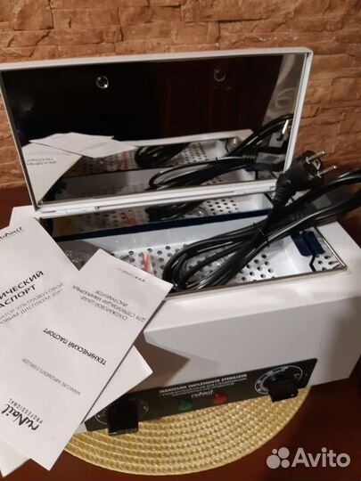 Сухожаровый шкаф для стерилизации маникюрн. инстр