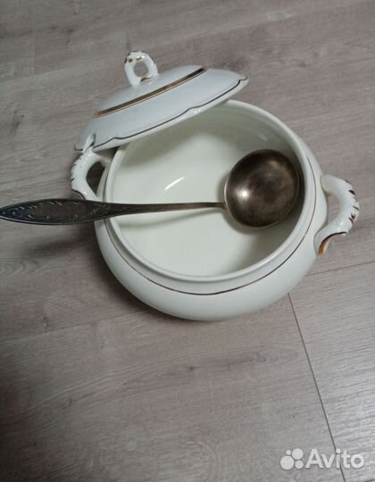 Набор посуды для сервировки