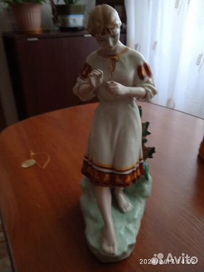 Старинные статуэтки