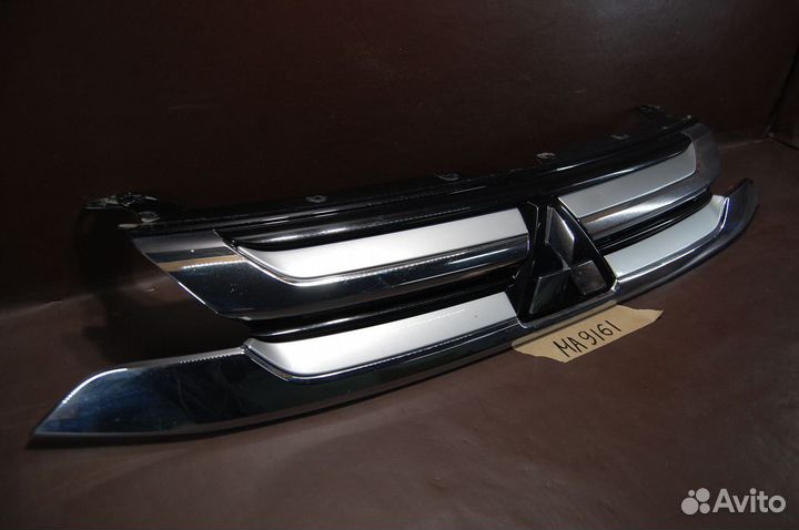 Решетка радиатора - Mitsubishi Outlander 3