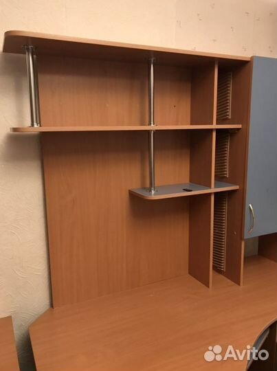 Компьютерный стол и стенка