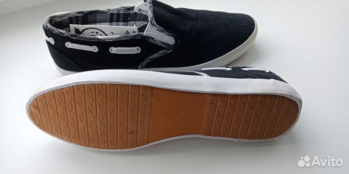 Спортивные туфли