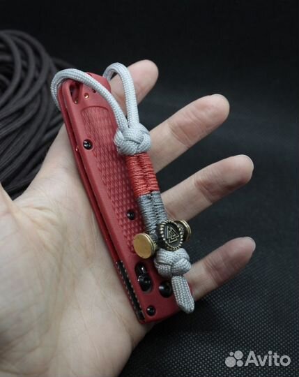 Темляк для ножа из паракорда 