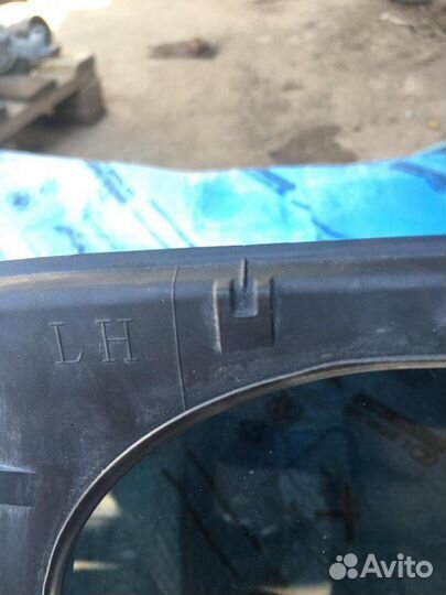 Стекло двери задней левой (форточка) Toyota Land