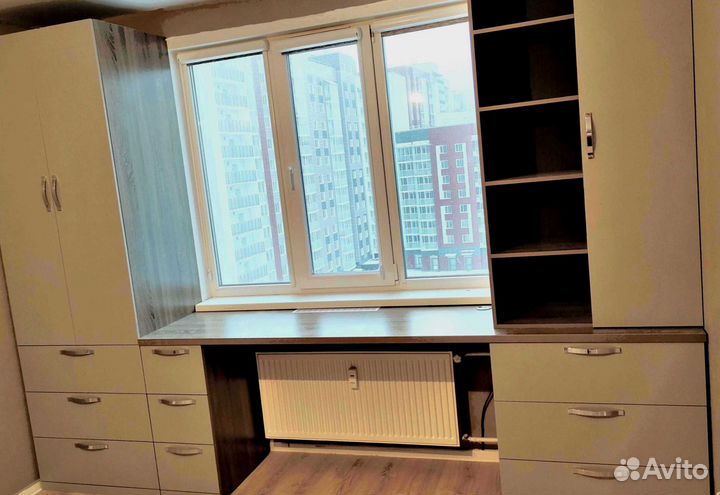 Рабочая зона в углу у окна