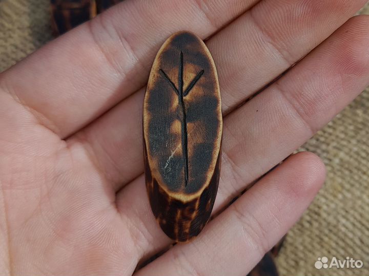 Деревянные руны из спилов черёмухи