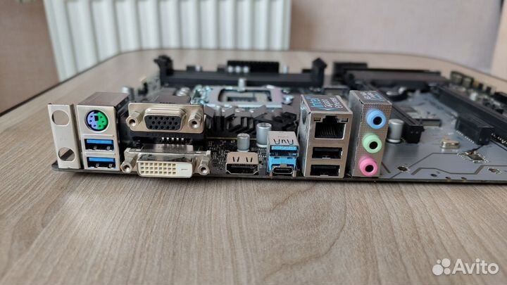 Материнская плата Asrock Z390 PRO4