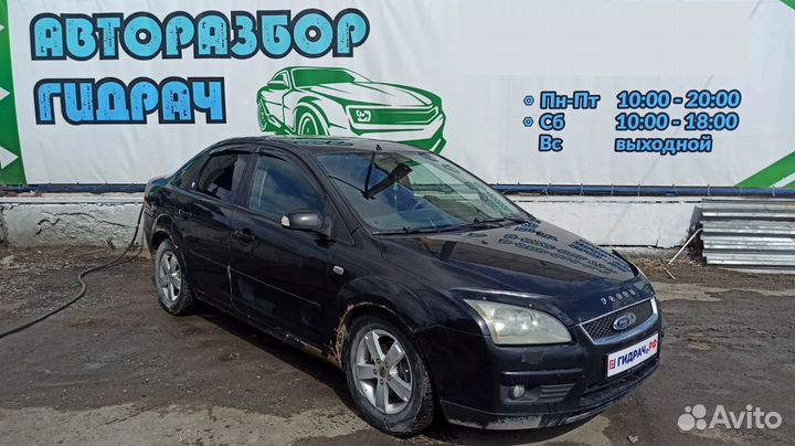 Накладка переднего крыла левого Ford Focus 2 4M51A