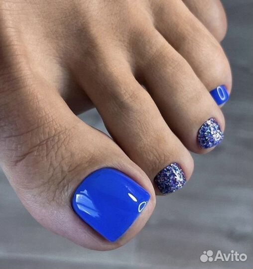 Модель на маникюр, педикюр и наращивание ресниц