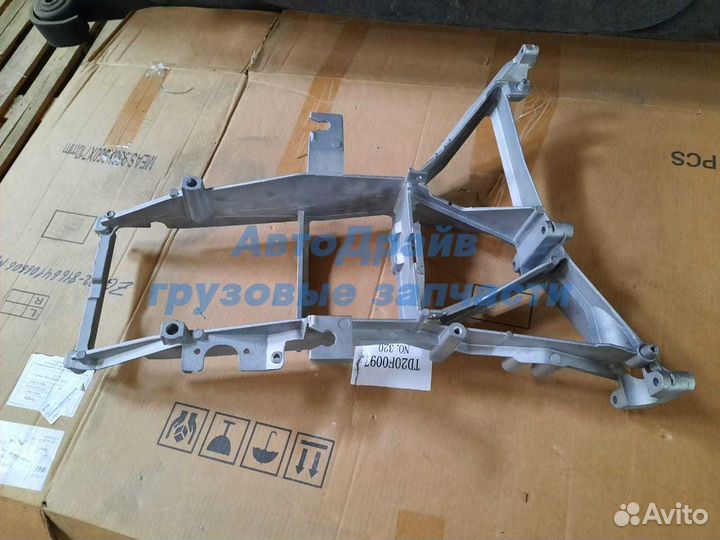 Кронштейн фары Даф 95 105 правой 1396937