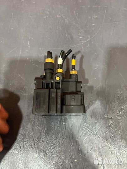 Блок клапанов пневмоподвески Land Rover Range