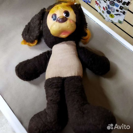 Плюшевая собака с резиновым лицом