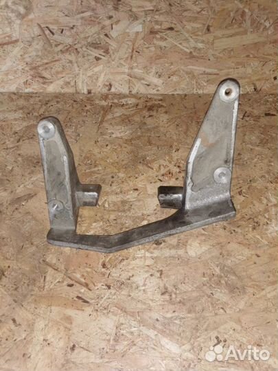 Кронштейн двигателя Mercedes Vito W638 OM 611 2002