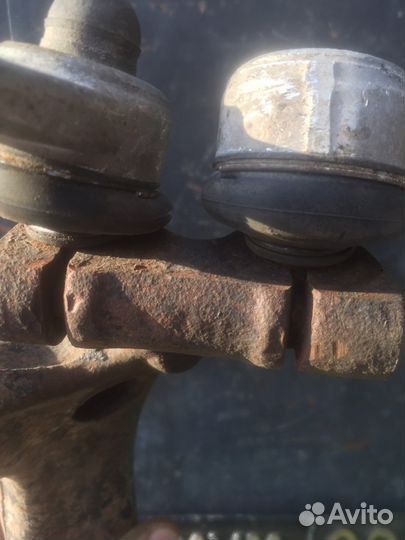 Правый Кулак Audi A6 C5/ Passat B5