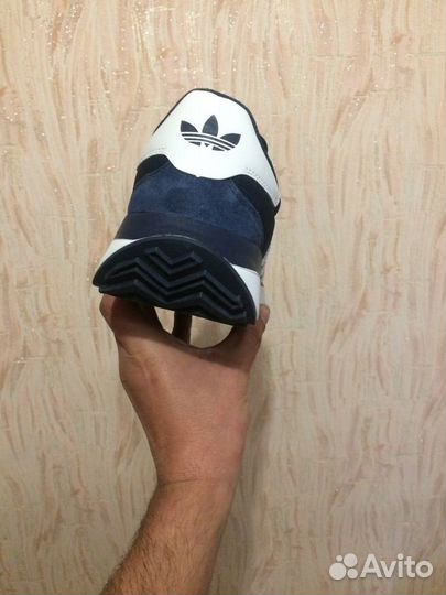 Кроссовки adidas