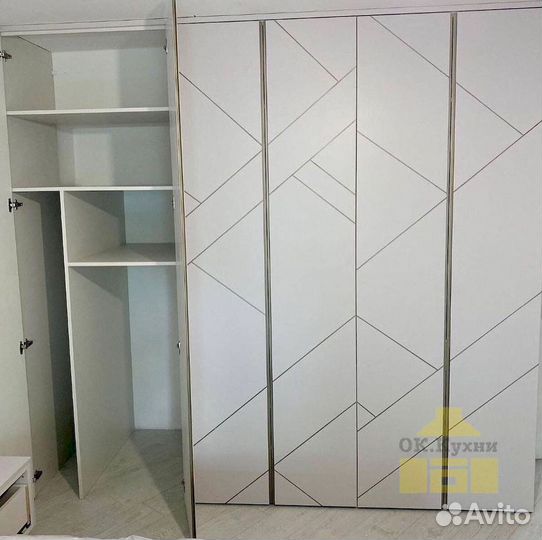 Зеркальный шкаф