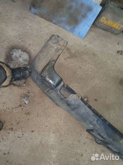 Задний бампер на шевроле тракер 2001г