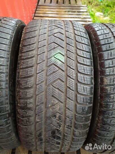 Pirelli Scorpion Winter 295/35 R21 V