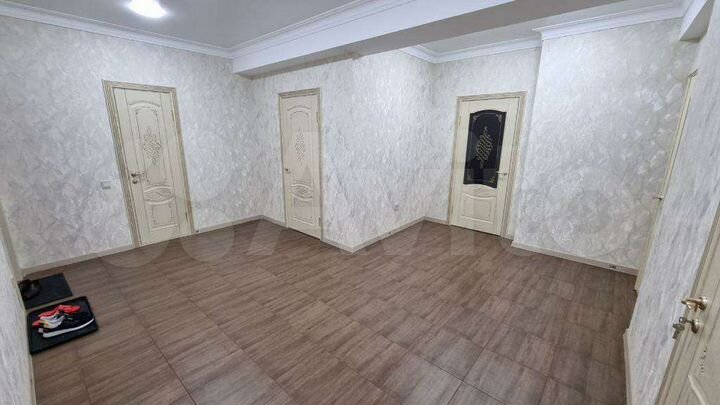 3-к. квартира, 105 м², 1/6 эт.