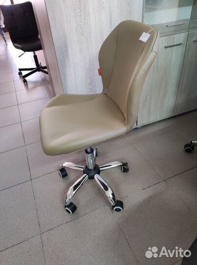 Офисное кресло