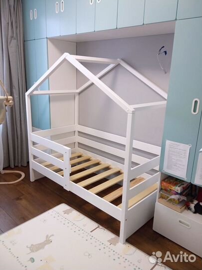 Детская кровать домик