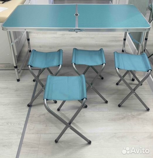 Складной стол и 4 стула.Новый