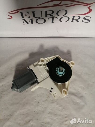 Мотор стеклоподъемника передний правый