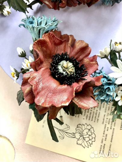 Брошь из кожи Весенний букет