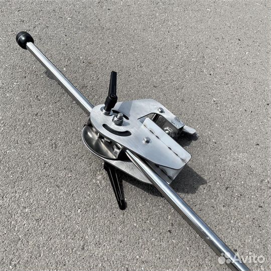 Струбцина крепления датчика эхолота поворотная