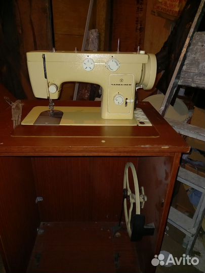 Швейная машина Чайка 142
