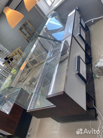 Витрина холодильная в магазин в отличном состоянии