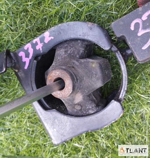 Подушка двигателя передний toyota avensis