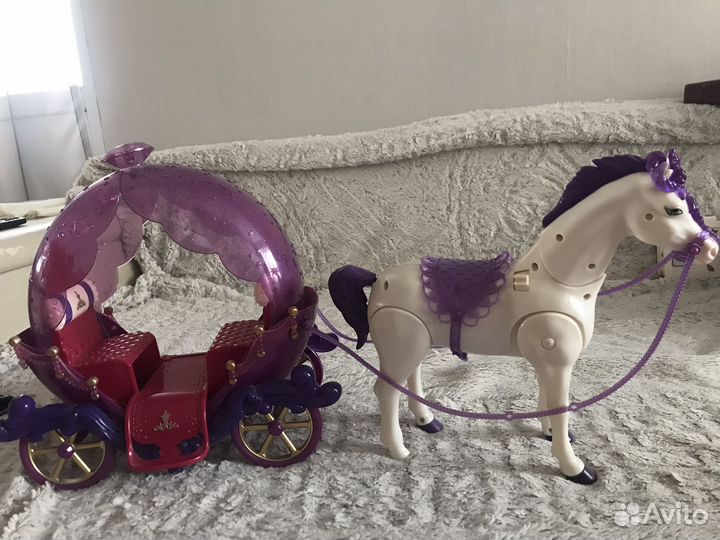 Карета с лошадью