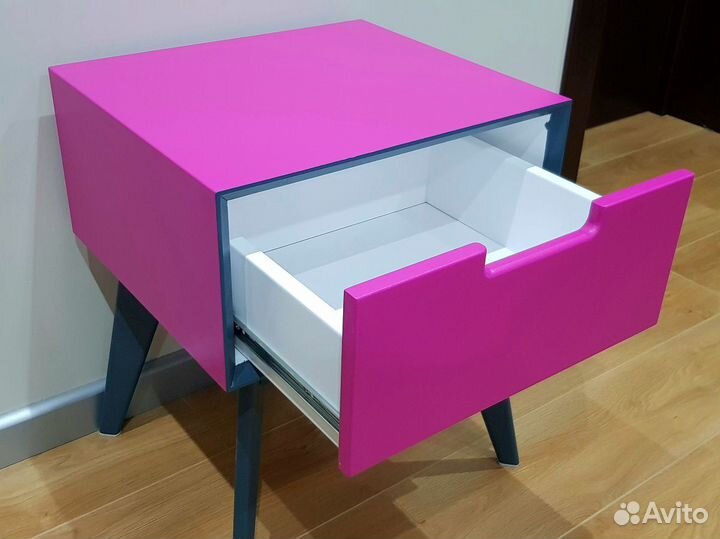 Прикроватная тумбочка
