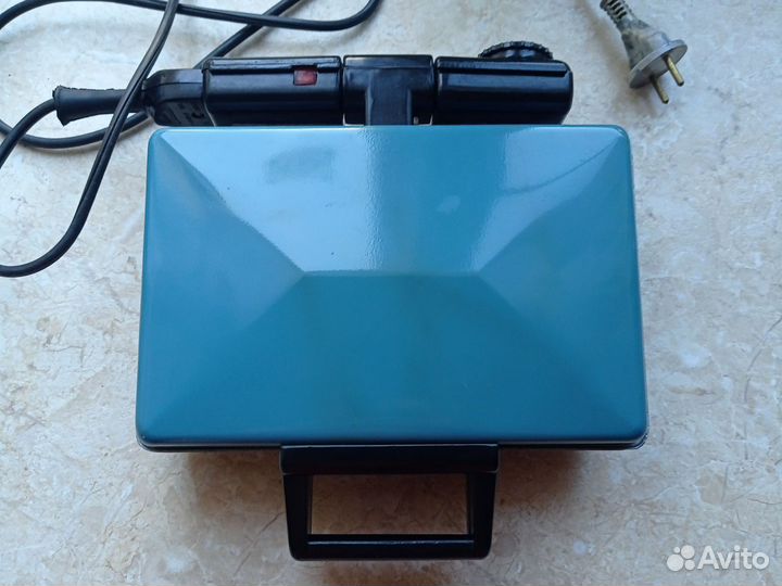 Электрическая вафельница из СССР